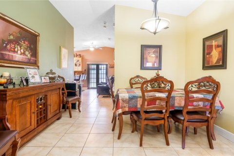 Villa ou maison à vendre à Hialeah, Floride: 4 chambres, 137.03 m2 № 1983713 - photo 14