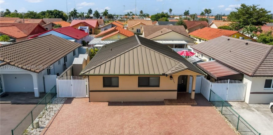 Villa ou maison à Hialeah, Floride 4 chambres, 137.03 m2 № 1983713