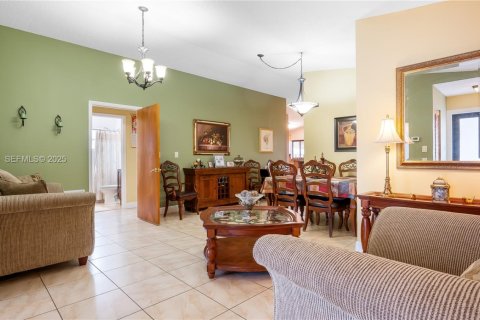 Villa ou maison à vendre à Hialeah, Floride: 4 chambres, 137.03 m2 № 1983713 - photo 9