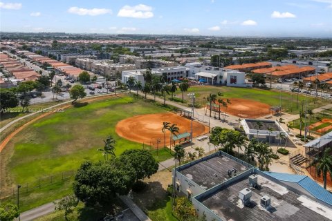 Villa ou maison à vendre à Hialeah, Floride: 4 chambres, 137.03 m2 № 1983713 - photo 3