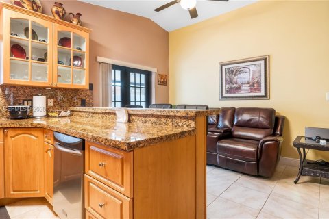 Villa ou maison à vendre à Hialeah, Floride: 4 chambres, 137.03 m2 № 1983713 - photo 28