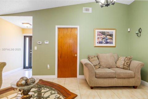 Villa ou maison à vendre à Hialeah, Floride: 4 chambres, 137.03 m2 № 1983713 - photo 10