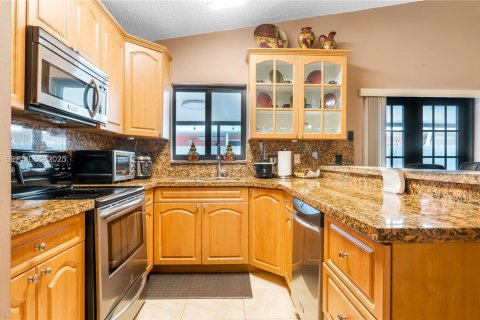 Villa ou maison à vendre à Hialeah, Floride: 4 chambres, 137.03 m2 № 1983713 - photo 27