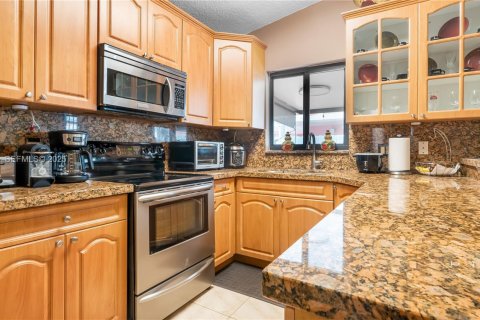 Villa ou maison à vendre à Hialeah, Floride: 4 chambres, 137.03 m2 № 1983713 - photo 26