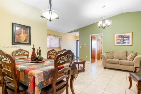 Villa ou maison à vendre à Hialeah, Floride: 4 chambres, 137.03 m2 № 1983713 - photo 15