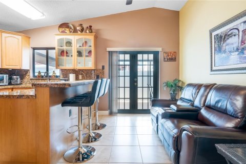 Villa ou maison à vendre à Hialeah, Floride: 4 chambres, 137.03 m2 № 1983713 - photo 25