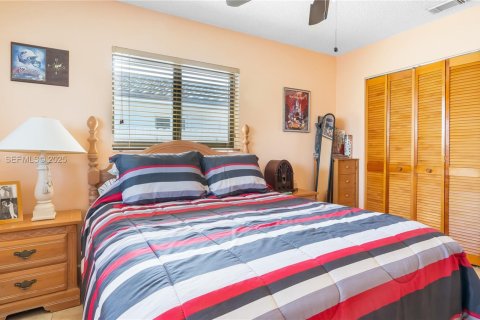 Villa ou maison à vendre à Hialeah, Floride: 4 chambres, 137.03 m2 № 1983713 - photo 19