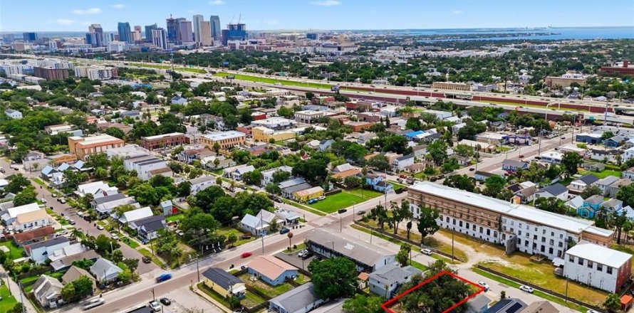 Land in Tampa, Florida № 2378358