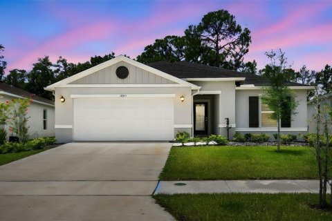 House in Titusville, Florida 4 bedrooms, 158.58 sq.m. № 1883465 - photo 1