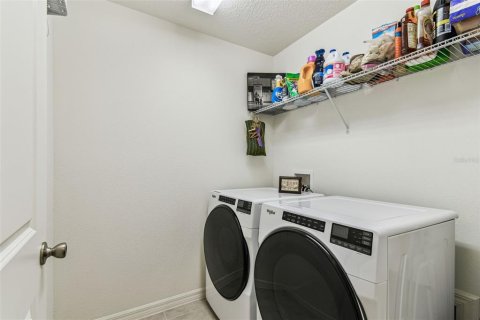 House in Titusville, Florida 4 bedrooms, 158.58 sq.m. № 1883465 - photo 26