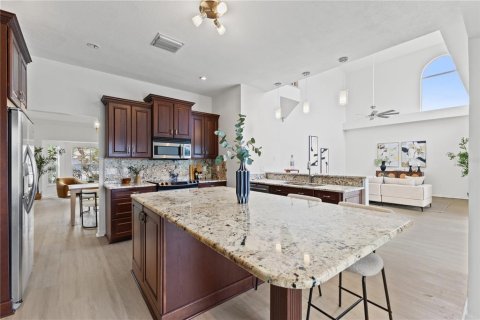 Casa en venta en Tampa, Florida, 4 dormitorios, 219.44 m2 № 2157958 - foto 6