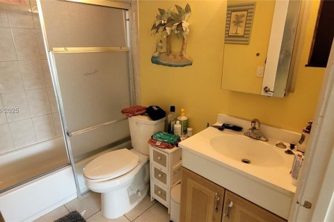 Copropriété à vendre à North Miami Beach, Floride: 2 chambres, 78.69 m2 № 1934459 - photo 7