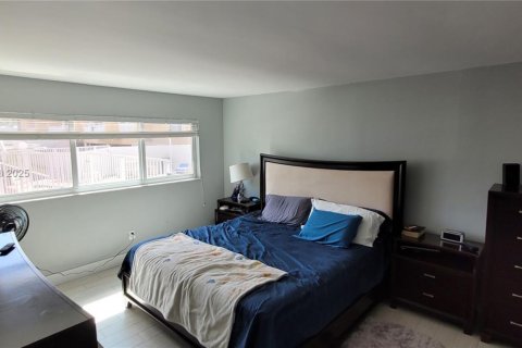 Copropriété à vendre à North Miami Beach, Floride: 2 chambres, 78.69 m2 № 1934459 - photo 13