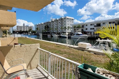Copropriété à vendre à North Miami Beach, Floride: 2 chambres, 78.69 m2 № 1934459 - photo 23