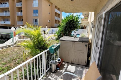 Copropriété à vendre à North Miami Beach, Floride: 2 chambres, 78.69 m2 № 1934459 - photo 22
