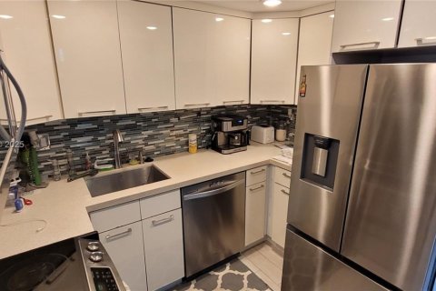 Copropriété à vendre à North Miami Beach, Floride: 2 chambres, 78.69 m2 № 1934459 - photo 26
