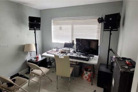 Copropriété à vendre à North Miami Beach, Floride: 2 chambres, 78.69 m2 № 1934459 - photo 14