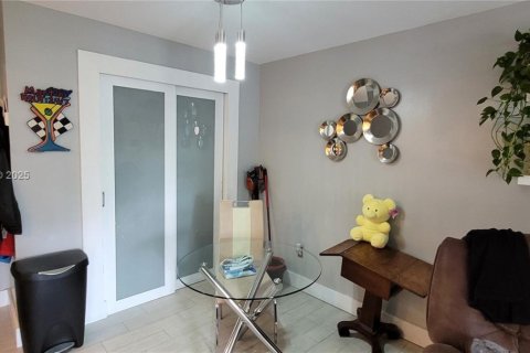 Copropriété à vendre à North Miami Beach, Floride: 2 chambres, 78.69 m2 № 1934459 - photo 25