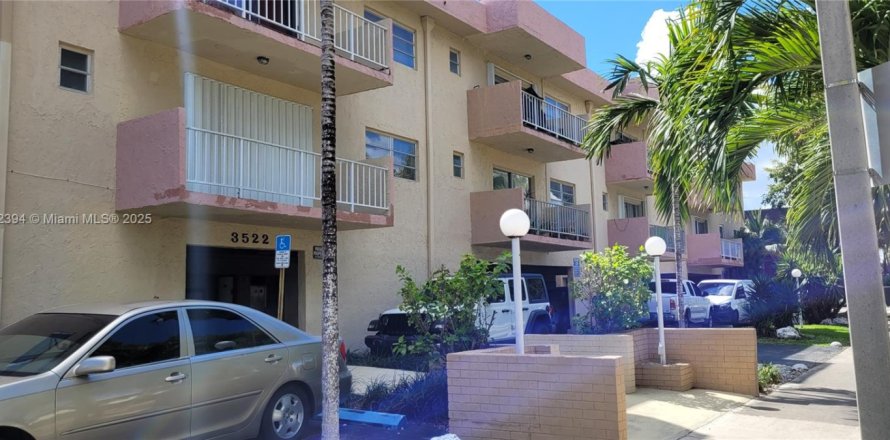 Condo à North Miami Beach, Floride, 2 chambres № 1934459