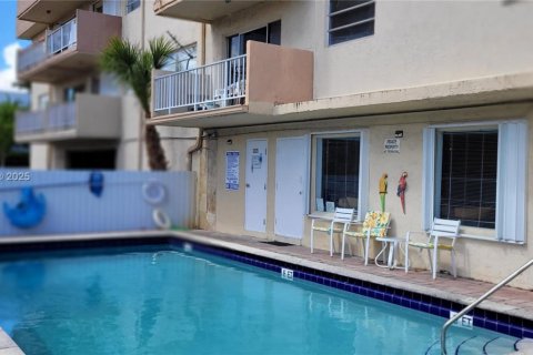 Copropriété à vendre à North Miami Beach, Floride: 2 chambres, 78.69 m2 № 1934459 - photo 19