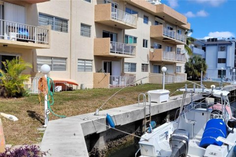 Copropriété à vendre à North Miami Beach, Floride: 2 chambres, 78.69 m2 № 1934459 - photo 2