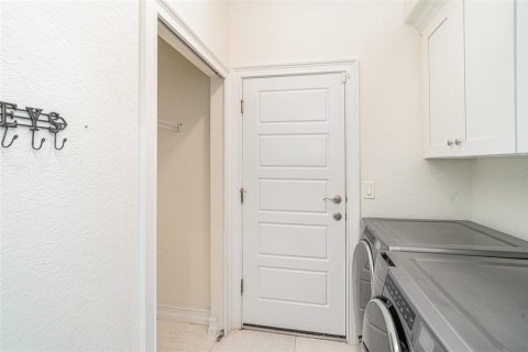 Casa en alquiler en North Port, Florida, 3 dormitorios, 187.11 m2 № 1907900 - foto 16
