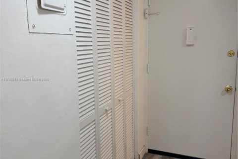 Снять в аренду кондоминиум в Санни-Айлс-Бич, Флорида 43.48м2, № 1961200 - фото 8