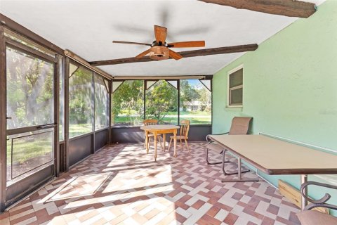 House in New Port Richey, Florida 3 bedrooms, 134.52 sq.m. № 1876184 - photo 12