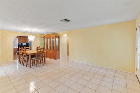 House in New Port Richey, Florida 3 bedrooms, 134.52 sq.m. № 1876184 - photo 18