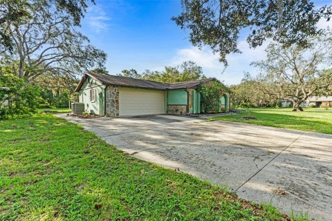 House in New Port Richey, Florida 3 bedrooms, 134.52 sq.m. № 1876184 - photo 2