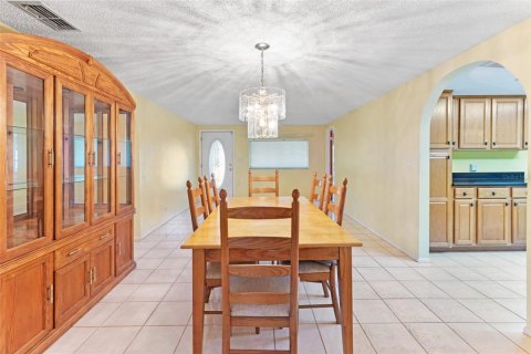 House in New Port Richey, Florida 3 bedrooms, 134.52 sq.m. № 1876184 - photo 11