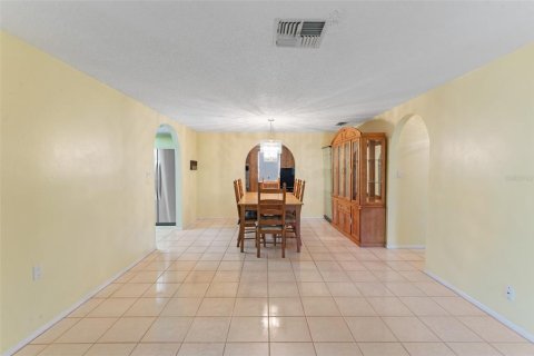 House in New Port Richey, Florida 3 bedrooms, 134.52 sq.m. № 1876184 - photo 16
