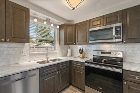 House in Holiday, Florida 2 bedrooms, 88.81 sq.m. № 1907581 - photo 12