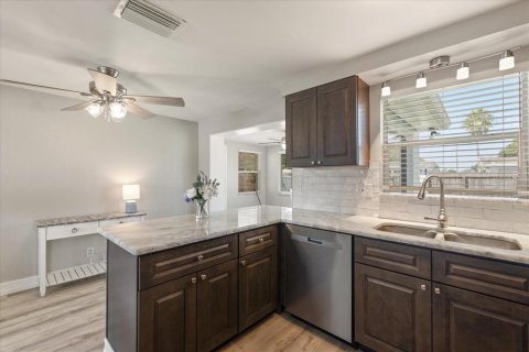 House in Holiday, Florida 2 bedrooms, 88.81 sq.m. № 1907581 - photo 13