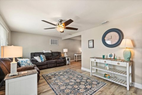 House in Holiday, Florida 2 bedrooms, 88.81 sq.m. № 1907581 - photo 8