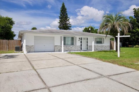 House in Holiday, Florida 2 bedrooms, 88.81 sq.m. № 1907581 - photo 3
