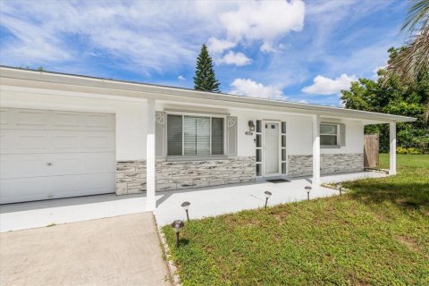 House in Holiday, Florida 2 bedrooms, 88.81 sq.m. № 1907581 - photo 2