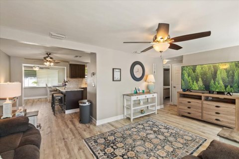 House in Holiday, Florida 2 bedrooms, 88.81 sq.m. № 1907581 - photo 10