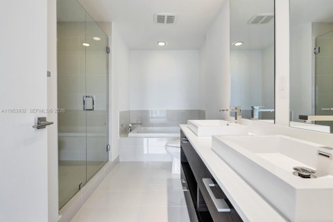 Condominio en venta en Miami, Florida, 2 dormitorios, 97.36 m2 № 2007979 - foto 16