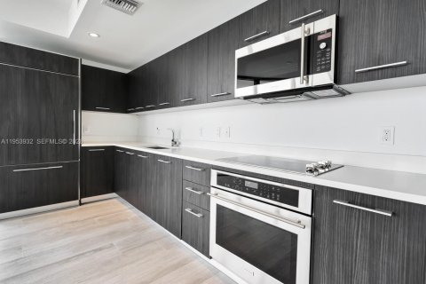 Condominio en venta en Miami, Florida, 2 dormitorios, 97.36 m2 № 2007979 - foto 17