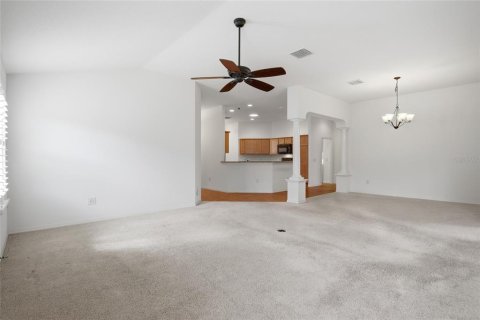 House in The Villages, Florida 3 bedrooms, 174.19 sq.m. № 2142802 - photo 10
