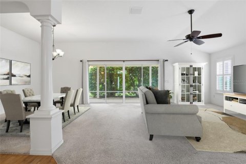 House in The Villages, Florida 3 bedrooms, 174.19 sq.m. № 2142802 - photo 4