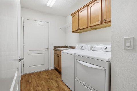 House in The Villages, Florida 3 bedrooms, 174.19 sq.m. № 2142802 - photo 27