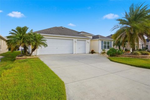 House in The Villages, Florida 3 bedrooms, 174.19 sq.m. № 2142802