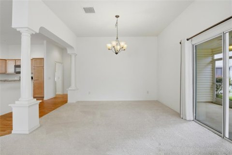 House in The Villages, Florida 3 bedrooms, 174.19 sq.m. № 2142802 - photo 6