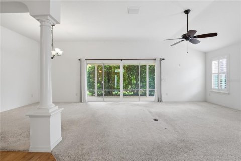 House in The Villages, Florida 3 bedrooms, 174.19 sq.m. № 2142802 - photo 5