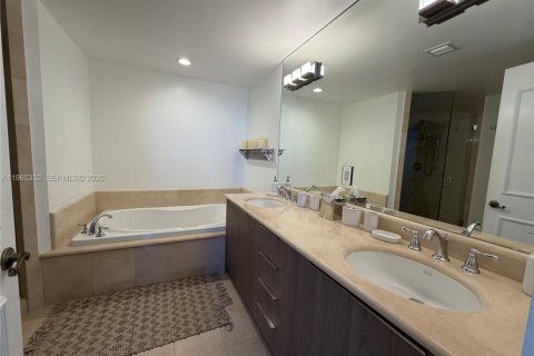 Condo in Fort Lauderdale, Florida, 3 bedrooms  № 2081199 - photo 22