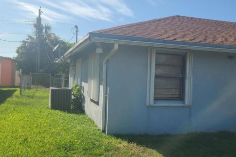 Casa en venta en West Palm Beach, Florida, 5 dormitorios, 186.73 m2 № 2244586 - foto 3