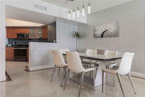 Copropriété à louer à Sunny Isles Beach, Floride: 2 chambres, 148.83 m2 № 4383 - photo 10