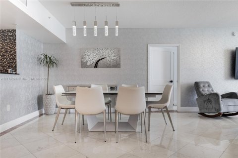 Copropriété à louer à Sunny Isles Beach, Floride: 2 chambres, 148.83 m2 № 4383 - photo 12